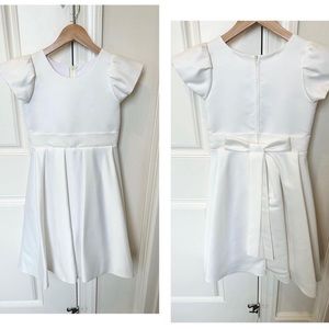 White Flower Girl Dress • Silk • Size 7  (Retailed $120) 👰🏼‍♀️ 🤍